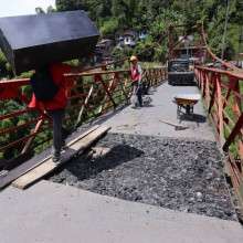 Huecos, pegados en el puente Olivares de Manizales: Alcaldía inicia obras de reparación